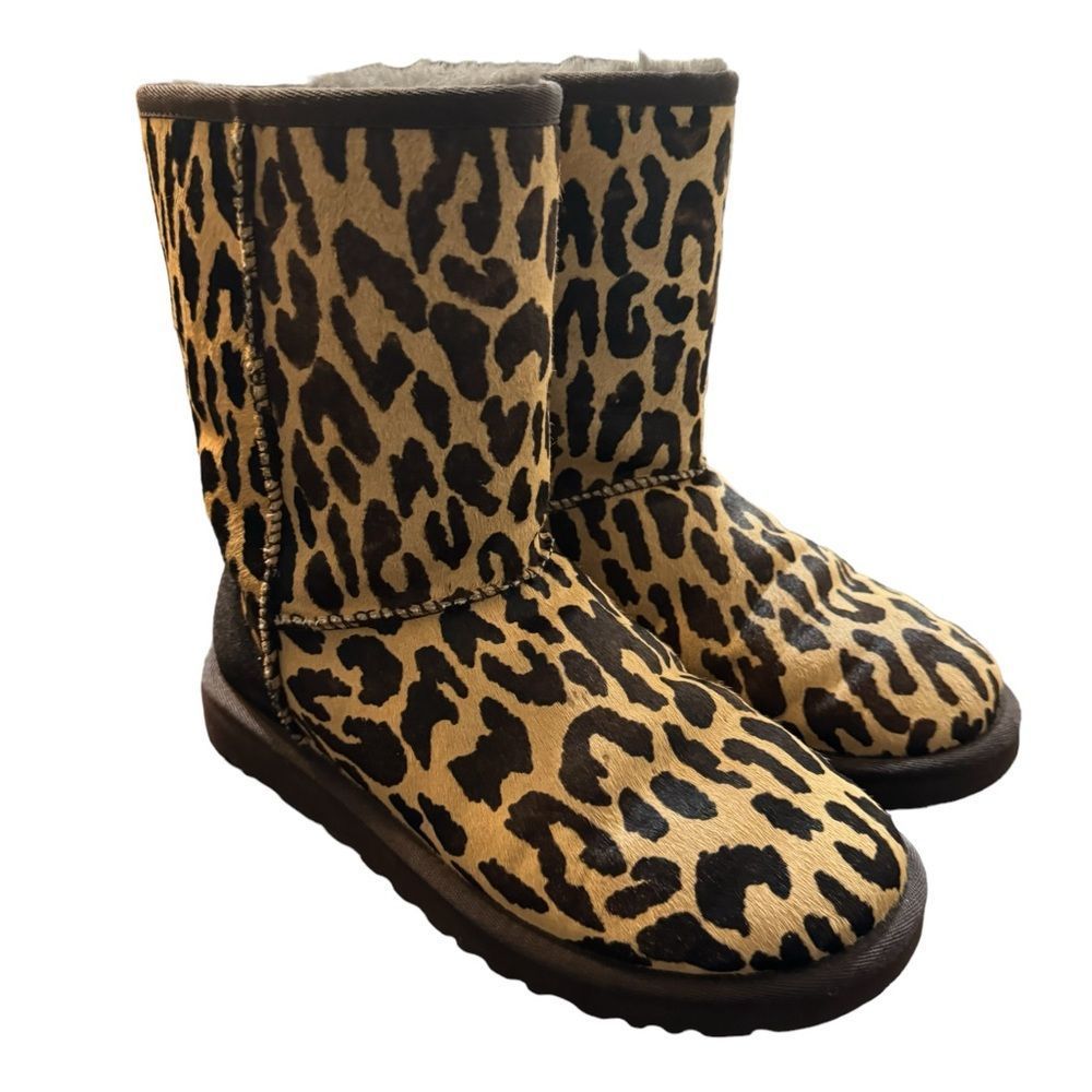UGG Leopard print Sz 6